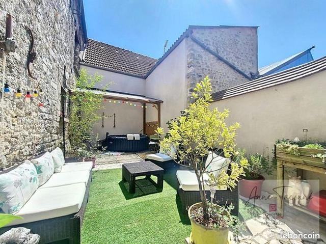 Maison 7 pièces 245 m²