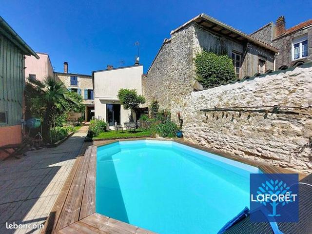 Maison 7 pièces 245 m²