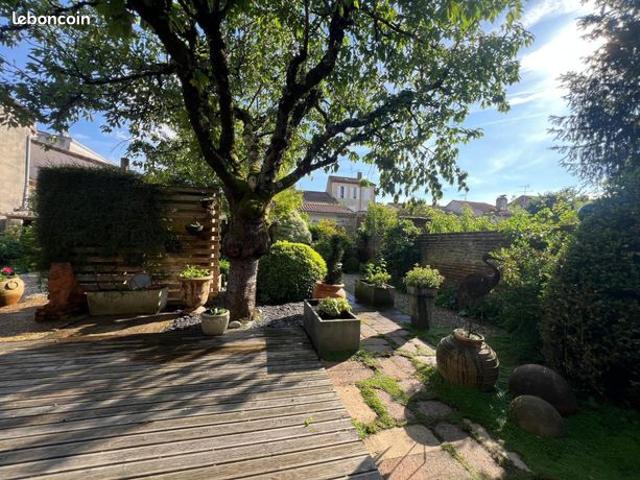 Maison 7 pièces 245 m²