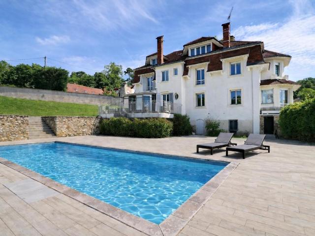 Maison 7 pièces 245 m²