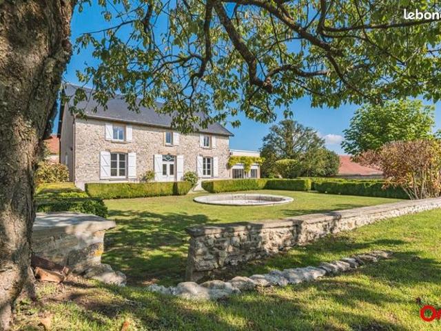 Maison 7 pièces 245 m²
