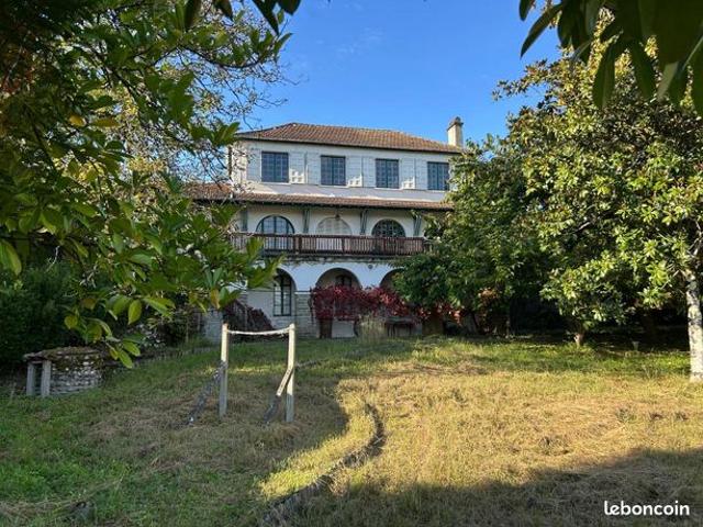 Maison 7 pièces 245 m²