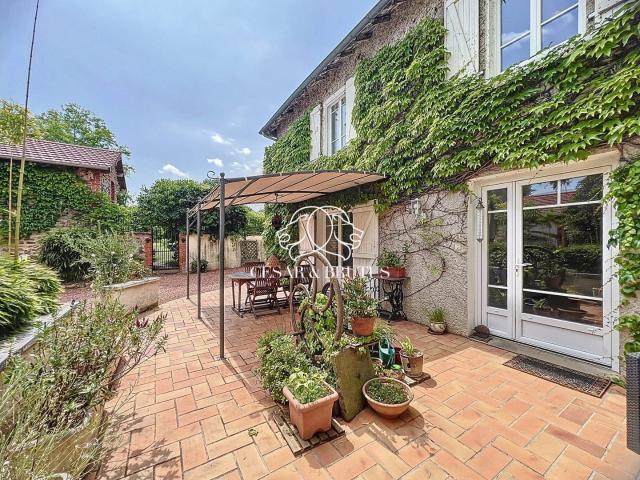 Maison 7 pièces 245 m²