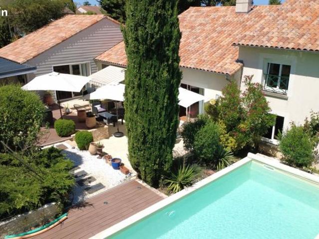 Maison 7 pièces 245 m²