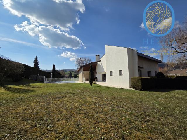 Maison 7 pièces 245 m²