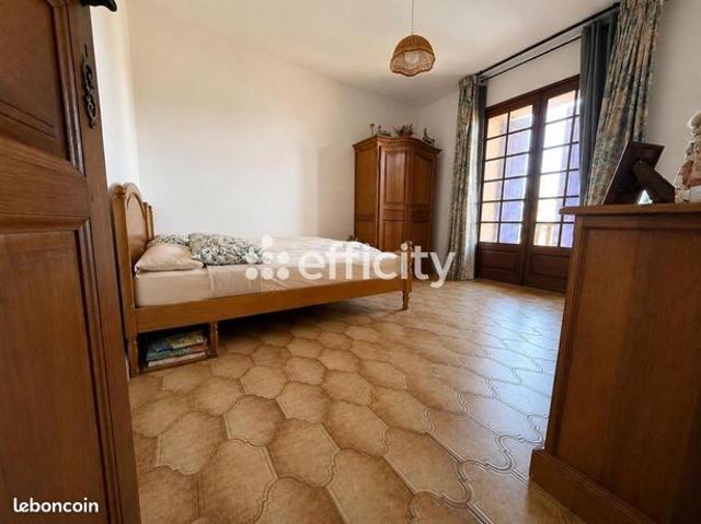 Maison 7 pièces 245 m²