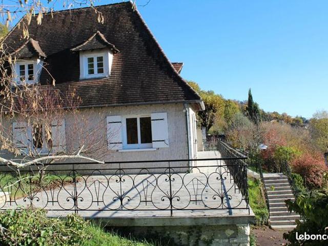 Maison 7 pièces 245 m²