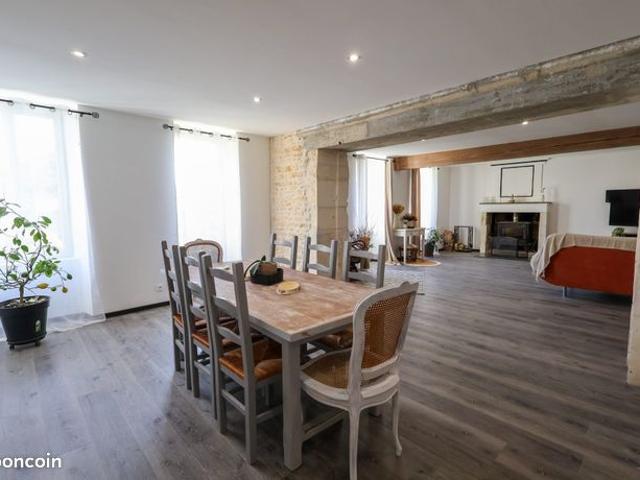 Maison 7 pièces 245 m²