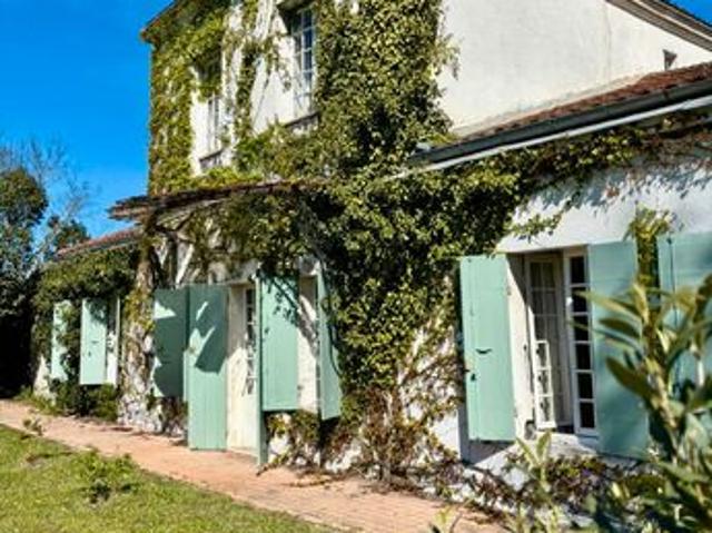 Maison 7 pièces 245 m²