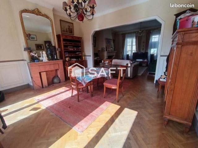 Maison 7 pièces 245 m²