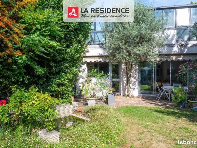 Maison 7 pièces 245 m²