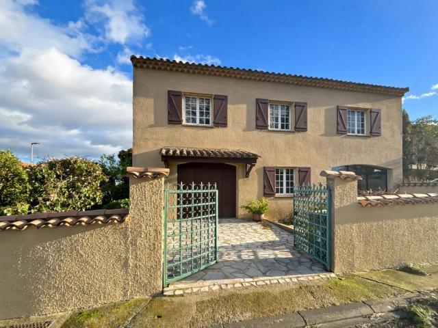 Maison 7 pièces 245 m²