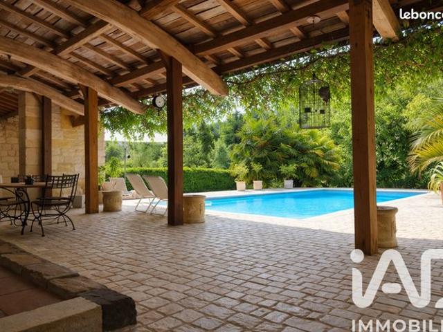 Maison 7 pièces 245 m²