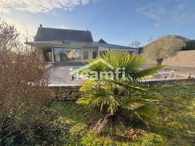 Maison 7 pièces 245 m²