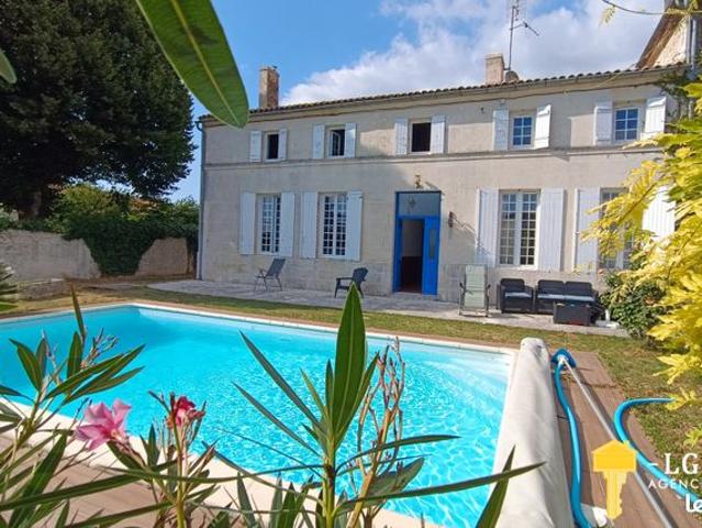 Maison 7 pièces 245 m²