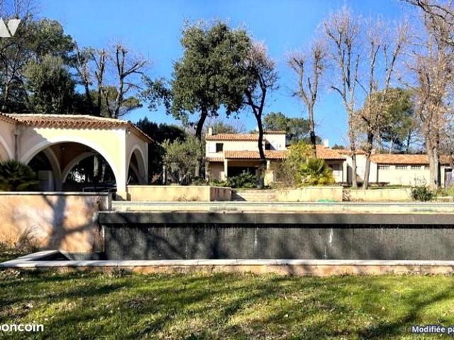 Maison 7 pièces 246 m²