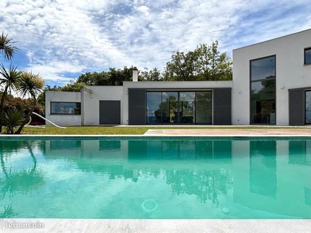 Maison 7 pièces 273 m²