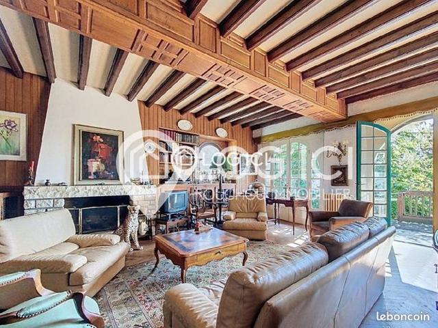 Maison 7 pièces 246 m²
