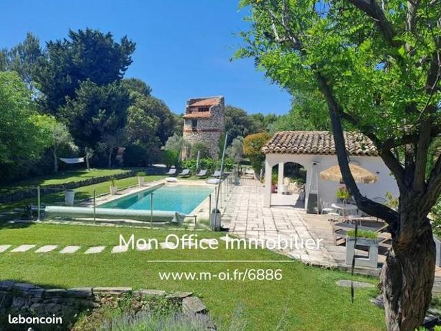 Maison 7 pièces 246 m²