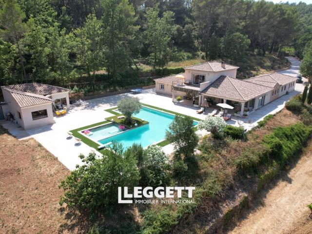 Maison 7 pièces 246 m²