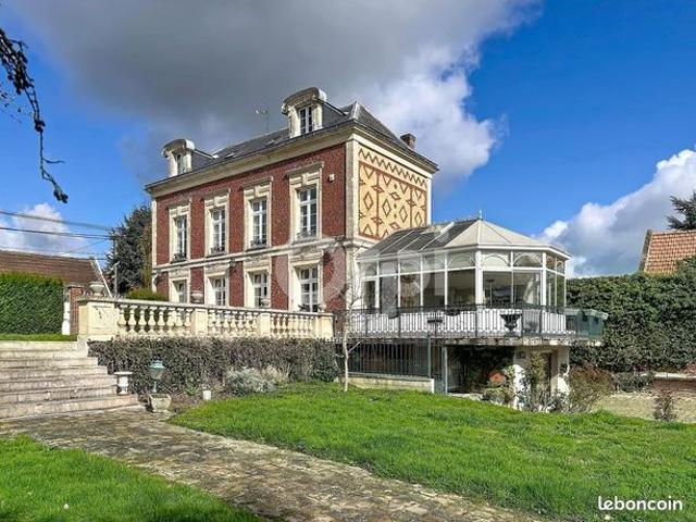 Maison 7 pièces 246 m²