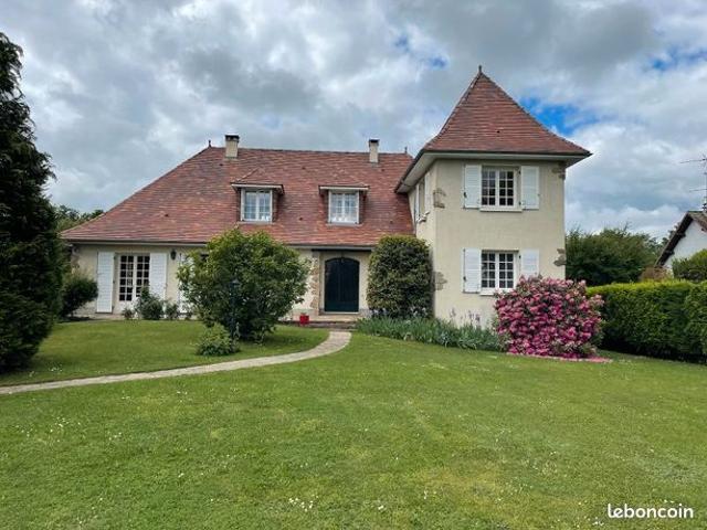 Maison 7 pièces 246 m²