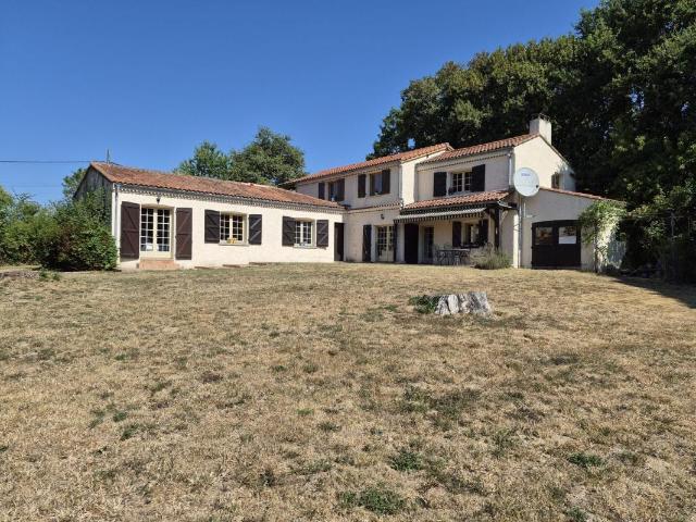Maison 7 pièces 246 m²