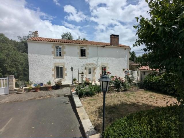 Maison 7 pièces 246 m²
