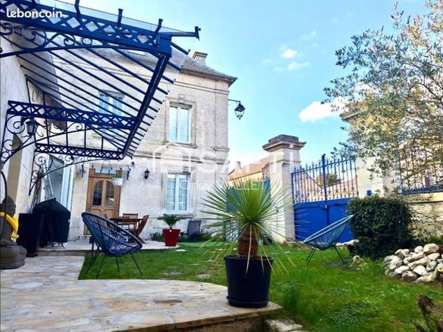 Maison 7 pièces 246 m²