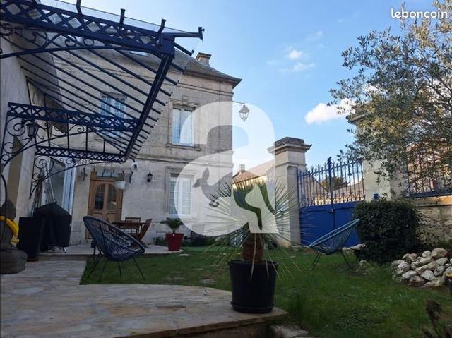 Maison 7 pièces 249 m²
