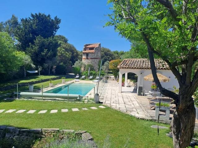 Maison 7 pièces 246 m²