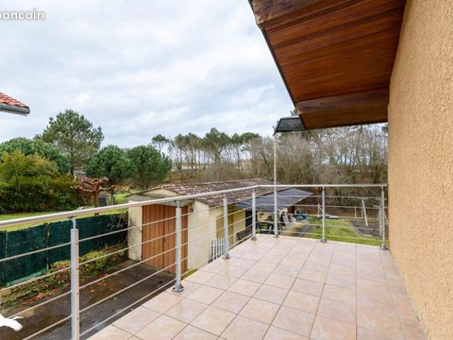 Maison 7 pièces 247 m²
