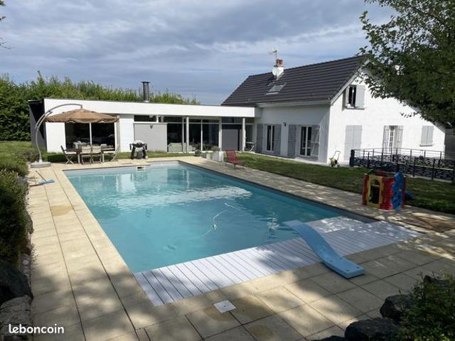 Maison 7 pièces 247 m²