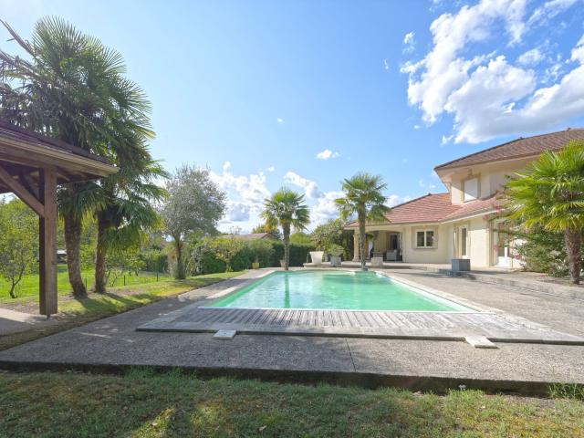 Maison 7 pièces 247 m²