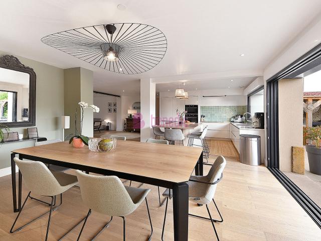 Maison 7 pièces 247 m²