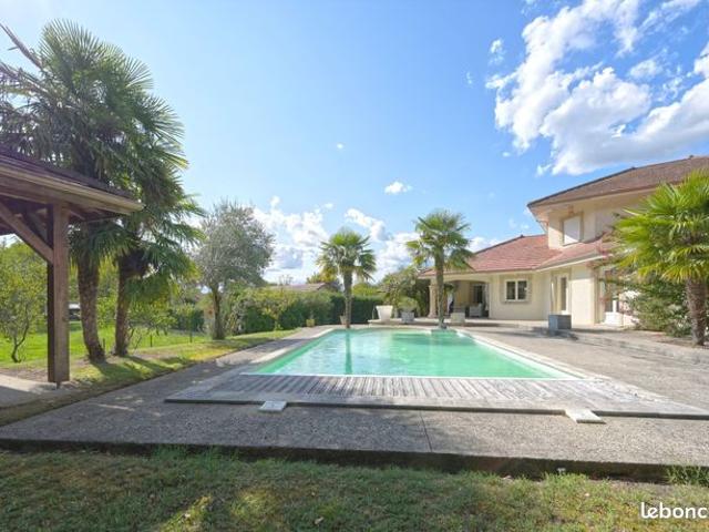 Maison 7 pièces 247 m²