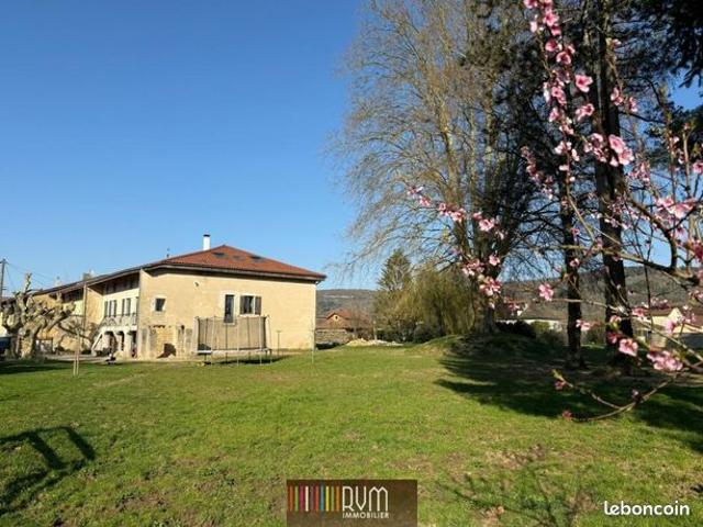 Propriété 7 pièces 247 m²