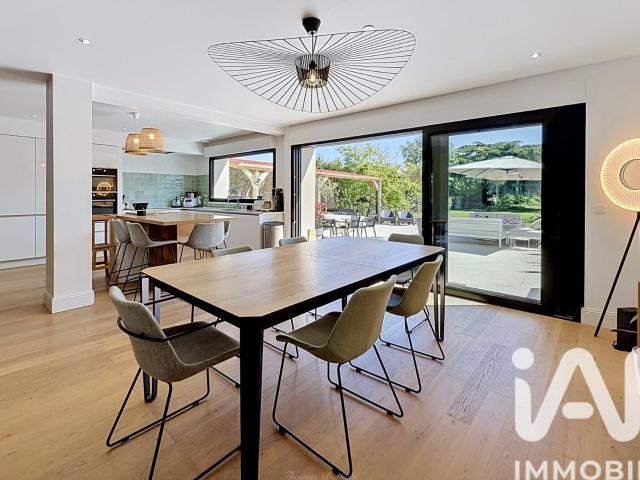 Maison 7 pièces 247 m²