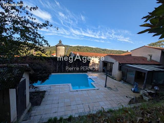 Maison 7 pièces 247 m²