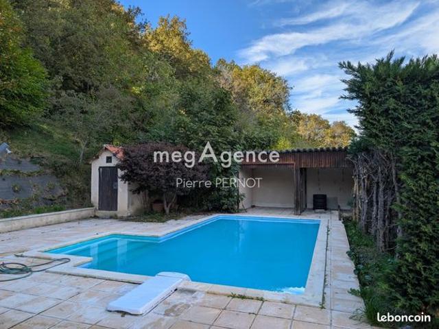 Maison 7 pièces 247 m²