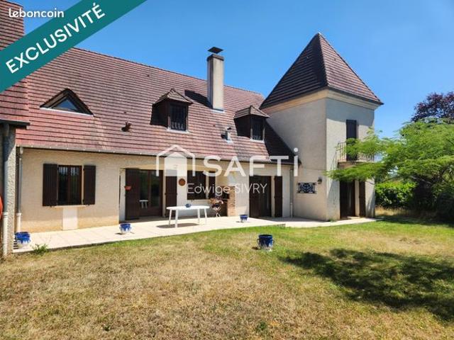 Maison 7 pièces 247 m²