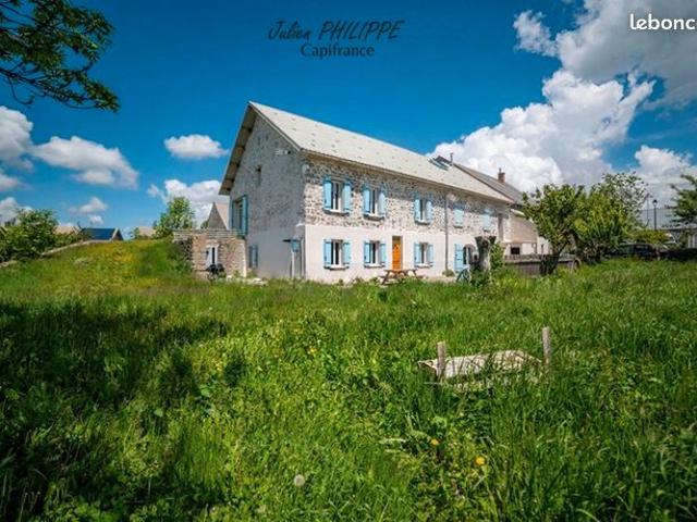 Maison 7 pièces 247 m²