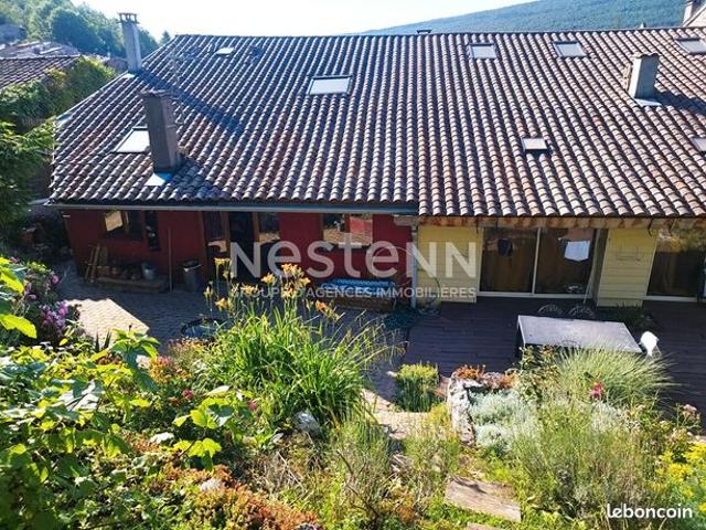 Maison 7 pièces 248 m²