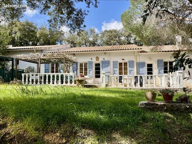 Maison 7 pièces 248 m²