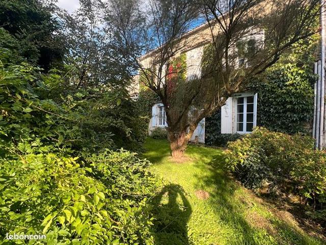 Maison 7 pièces 248 m²