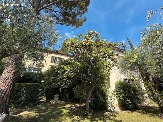 Maison 7 pièces 248 m²