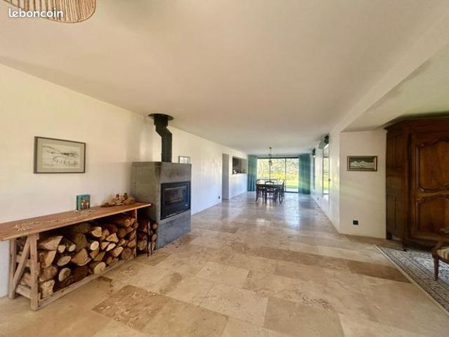 Maison 7 pièces 248 m²