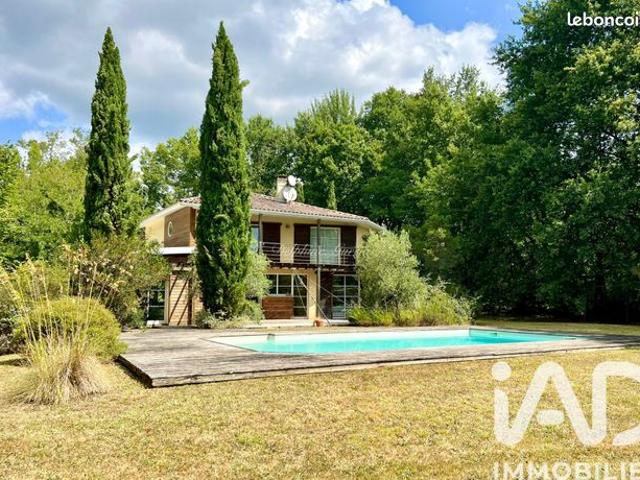 Maison 8 pièces 235 m²