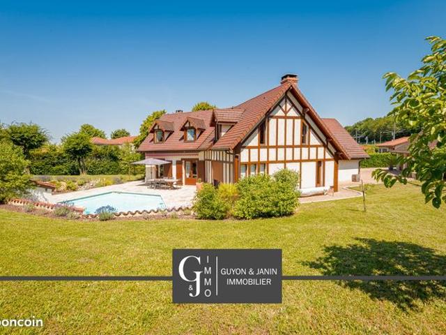 Maison 7 pièces 248 m²
