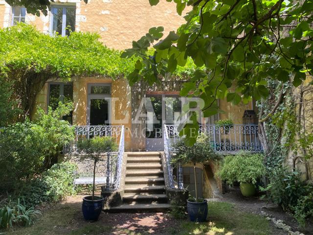 Maison 7 pièces 248 m²